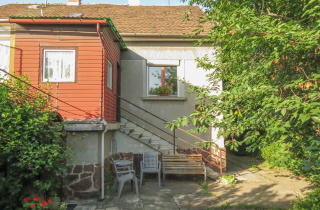Szombathelyen eladó intim udvaros ikerház!