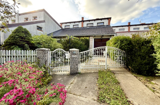 Kivételes elhelyezkedésű ingatlan az Arborétum szomszédságában